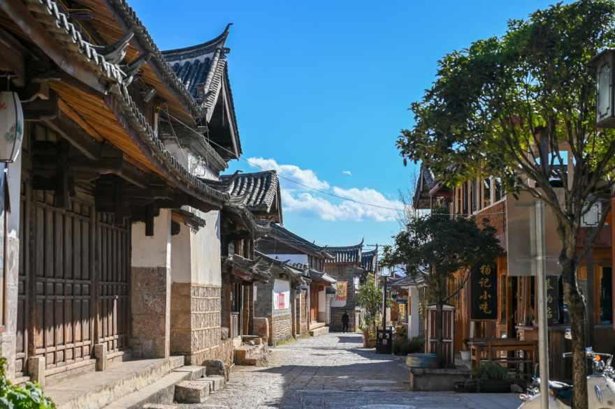 一筐苹果共重10千克把苹果拿出一半后连筐共重6千克这筐苹果重多少千克？游戏画面